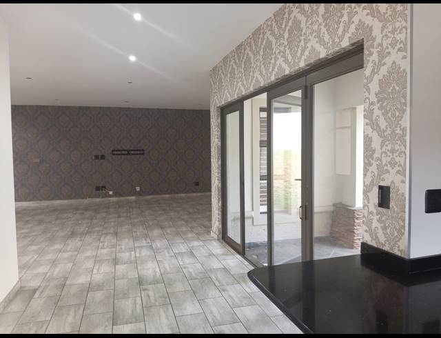 4 BEDROOM HOUSE TO LET IN IZINGA